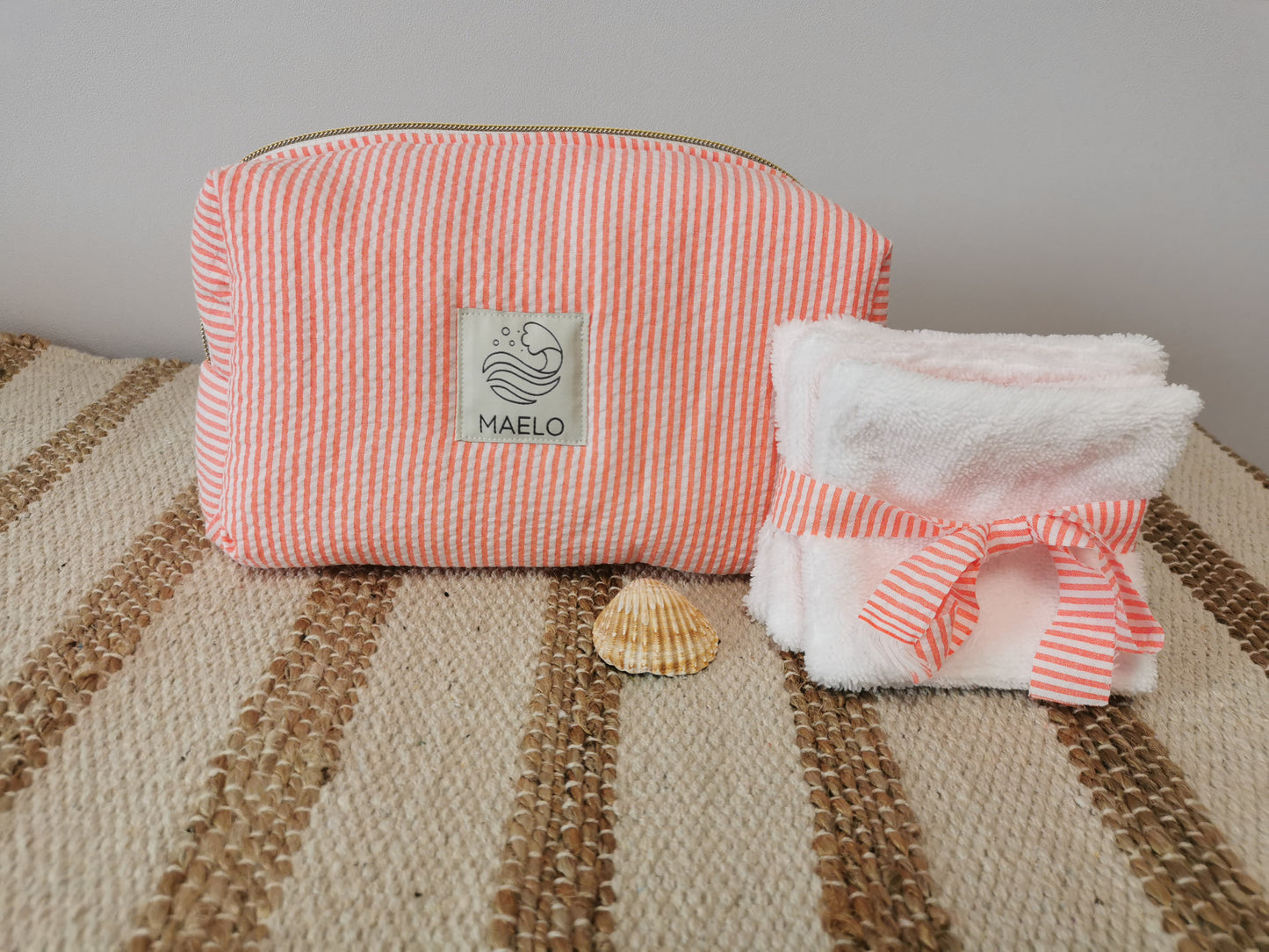 Trousse de Toilette Rayée Corail – Fraîche, Élégante & Pleine de Pep’s 🌸