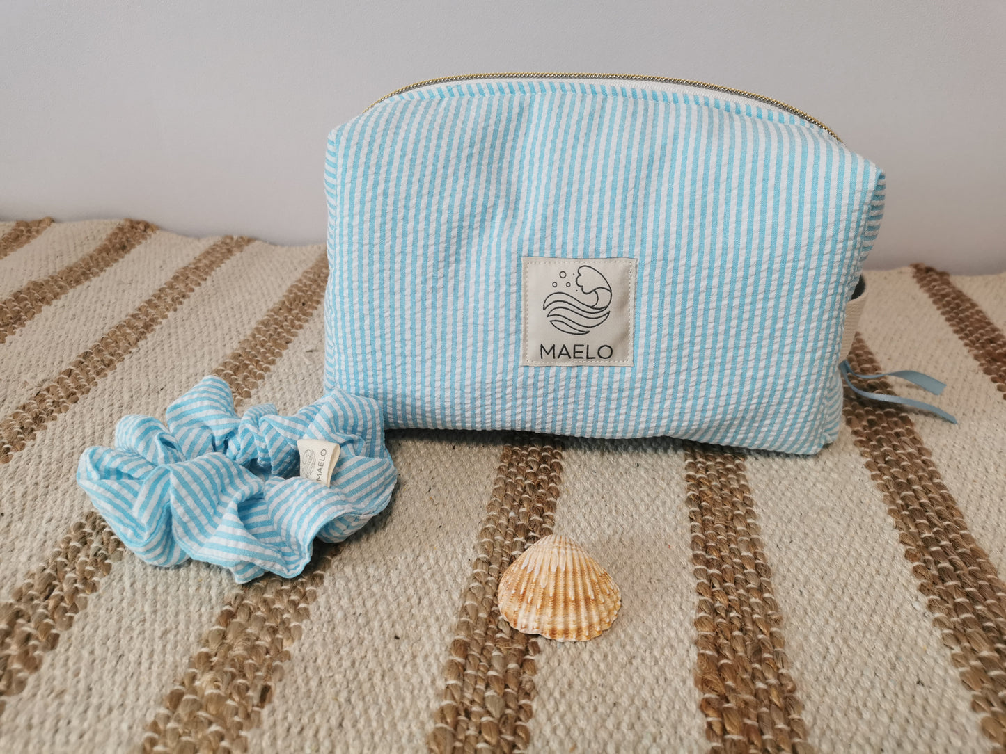 Trousse de Toilette Rayée Bleu – Chic, Rafraîchissante & Intemporelle 🌊