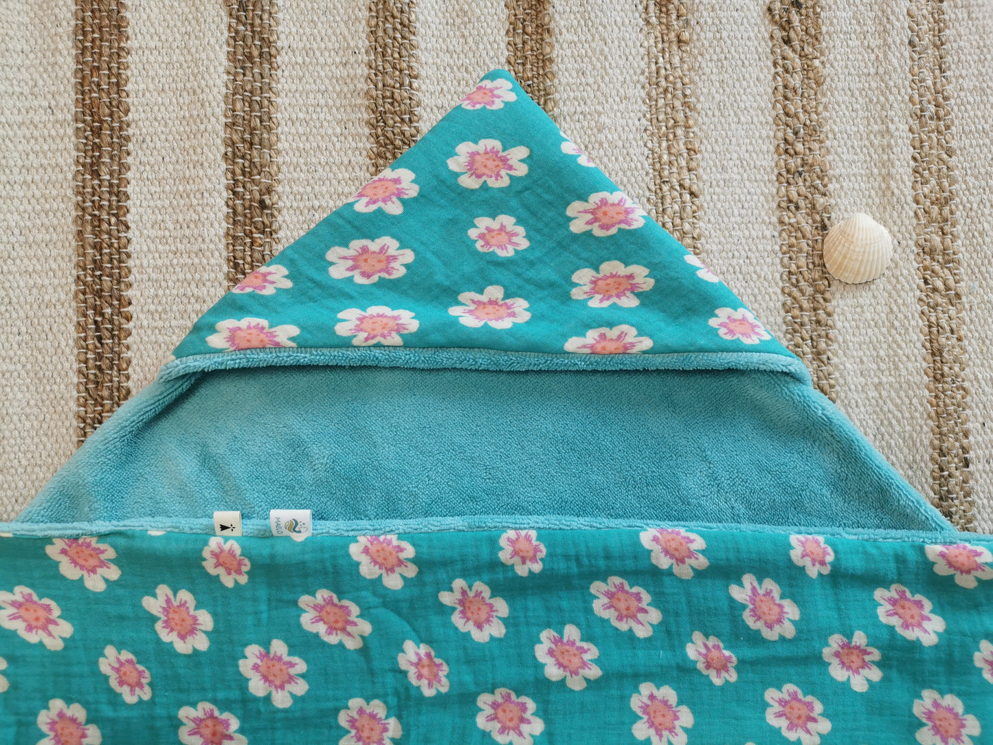 Cape / serviette de bain bébé motifs bleu et rose