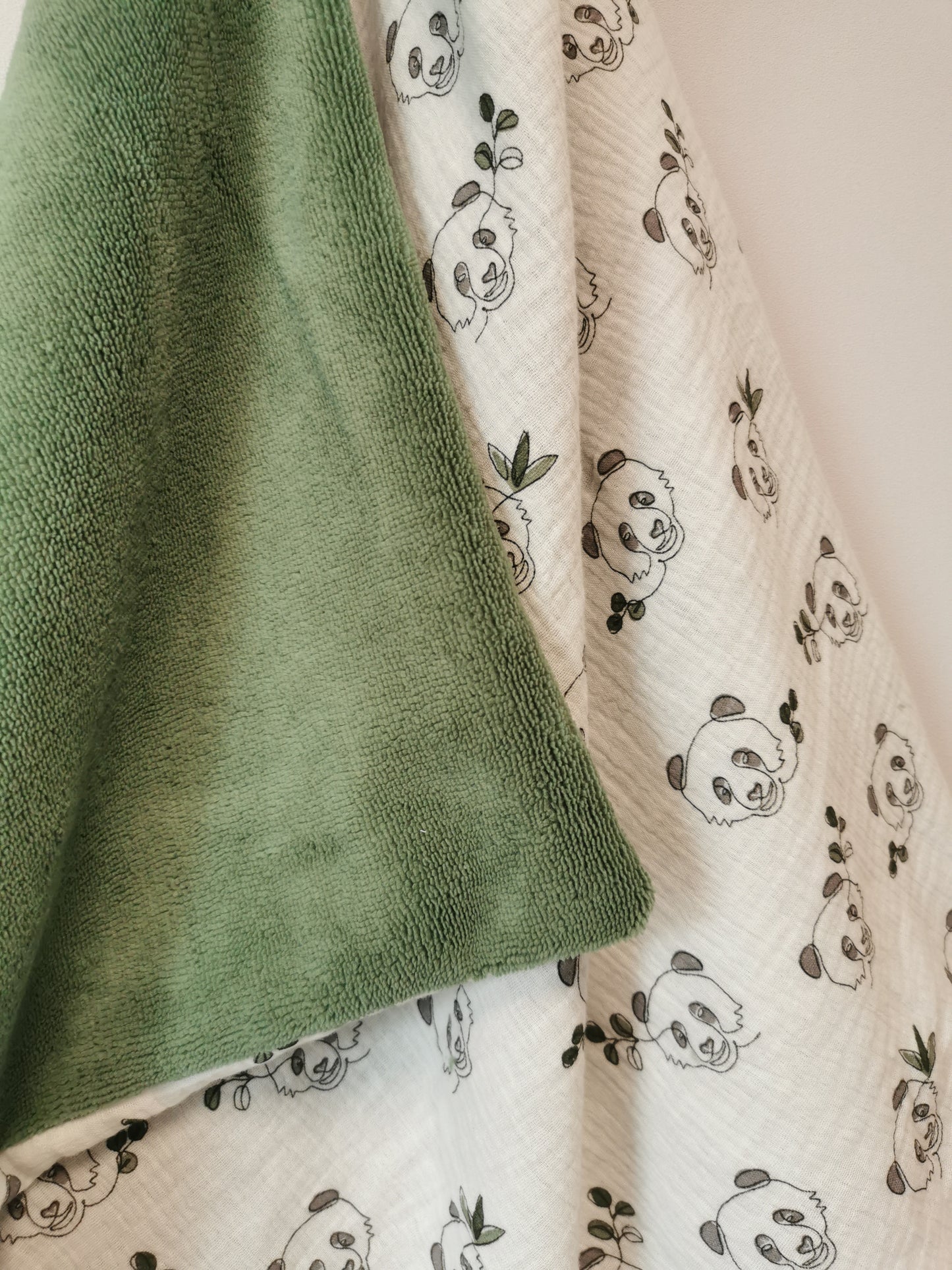 Cape / serviette de bain bébé motifs panda