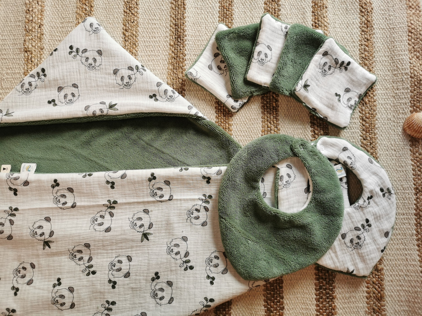 Cape / serviette de bain bébé motifs panda